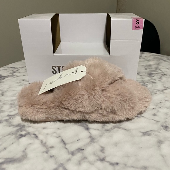 TAN faux fur slippers - Picture 1 of 3